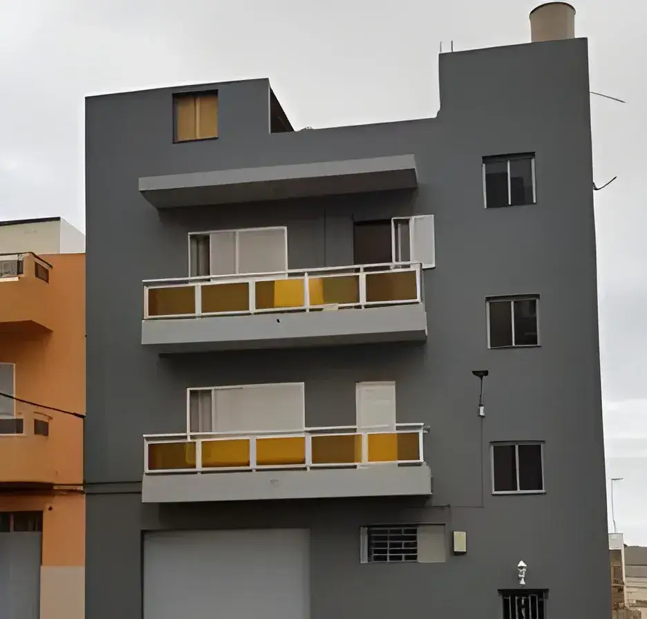 Los Pintores en Málaga Rehabilitación y pintado de fachada de comunidad en color gris moderno